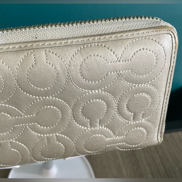 COACH  peyton OP Art Leather Zip Around Long Silver Wallet - Picture 2 of 10